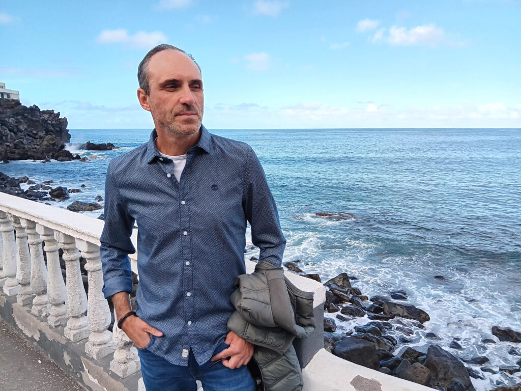 Arcadio Labrador González y el eco poético de una vida: «Un lugar que sólo nosotros conocemos».