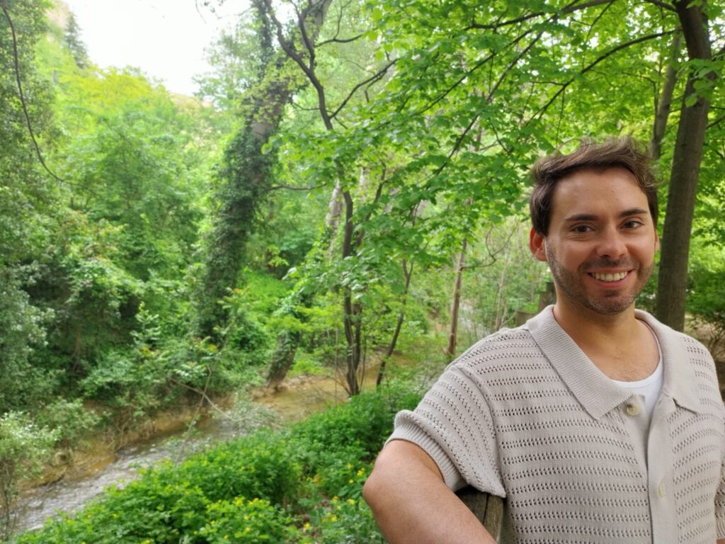 Roberto Sanz Argudo cautiva con su primera novela: ‘Anochecer teñido de rojo’.