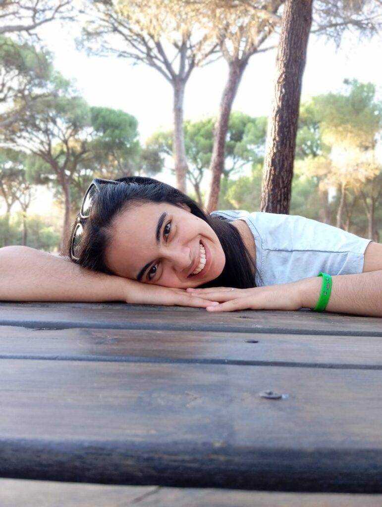 «Escritos descarriados»: el alma en verso de una joven voz que conmueve.