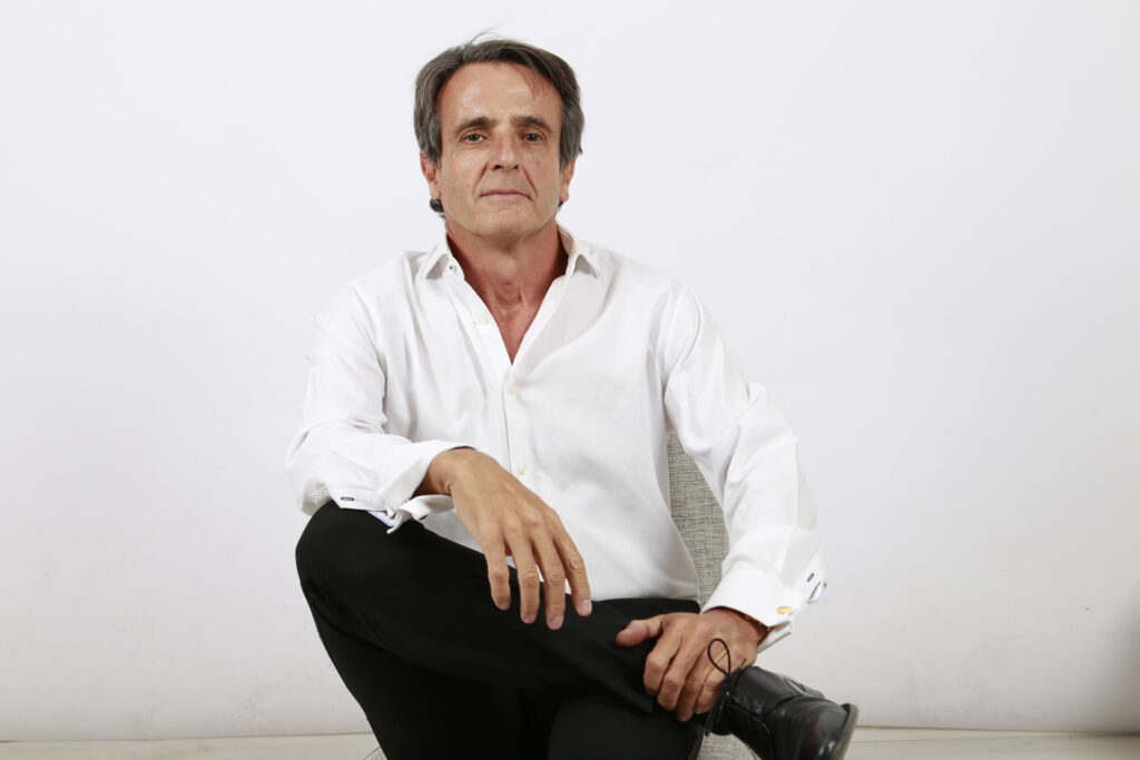 El humor al servicio del lenguaje: Joan Capa presenta ‘Español correcto en cien pinceladas de humor’.