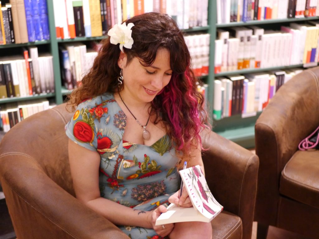 El libro que no se recuerda por lo que cuenta, sino por lo que huele